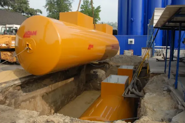 Unterirdische Einlagerung doppelwandiger Tanks
